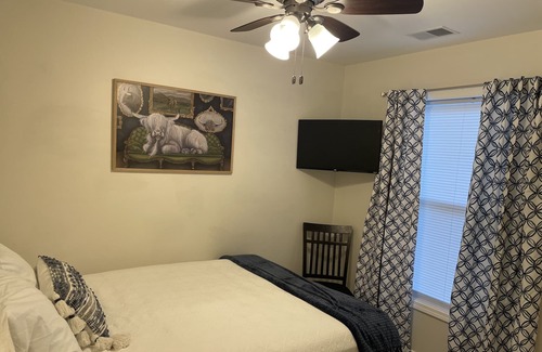 Washington Condo | Cozy East Side Condo in Washington close to City Park and Hospital