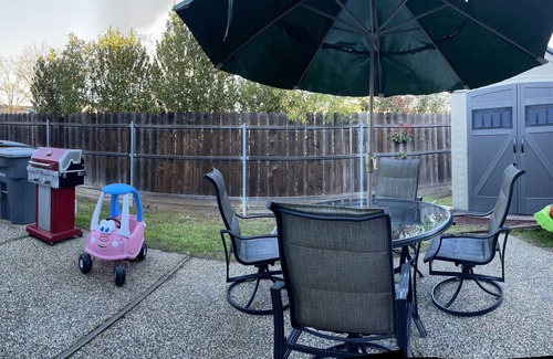 Elk Grove House | Cozy Entire House in Elk Grove 3b/2b with big yard