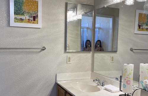 Elk Grove House | Cozy Entire House in Elk Grove 3b/2b with big yard