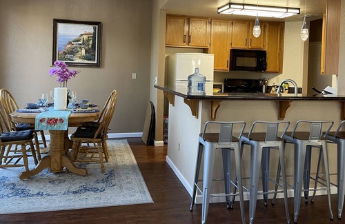 Elk Grove House | Cozy Entire House in Elk Grove 3b/2b with big yard