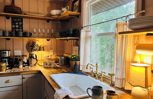 Basye Cabin | Cozy Family Friendly Cottage: GameRoom, Fire Pits & Mtn Views, Mins 2 Ski Resort