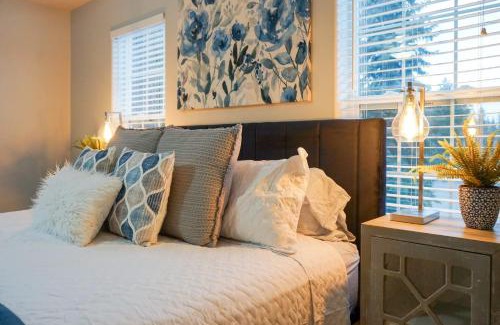 Post Falls House | Cozy family home 2 blocks to river