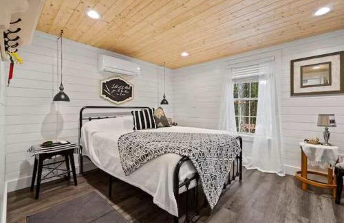 Luray House | Cozy Family Luray Cabin w Fire Pit Grill WiFi & More