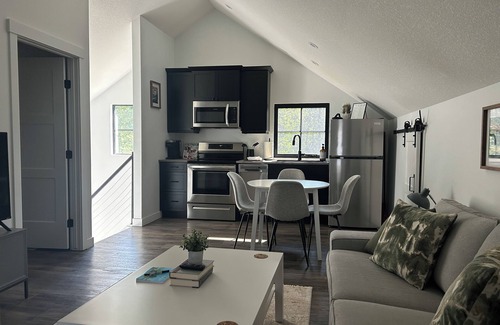 Parkland County House | Cozy farmhouse style loft with lake access!