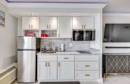Bostwick Park Apartment | Cozy Florida Getaway w/Pool Access & Ocean Views!