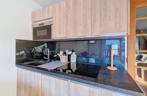 Saint-Martin-de-Belleville Apartment | Cozy apartment with mezzanine and balcony, ski-in/ski-out, Wi-Fi included