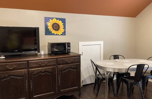 Vinemont Apartment | Cozy , Fully-equipped loft on longhorn ranch