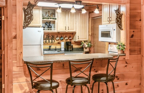 Pigeon Forge Cabin | Cozy Getaway Cabin with Hot Tub & Grill Great for Couples or Small Family 334