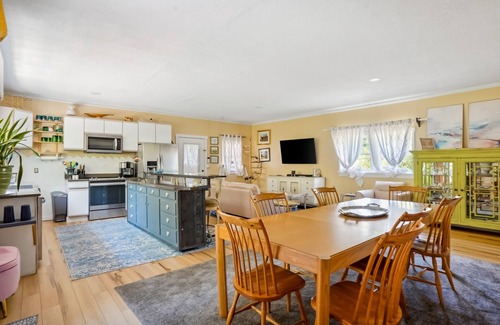 Morganton Cabin | Cozy getaway with deck, mountain views & hiking trails