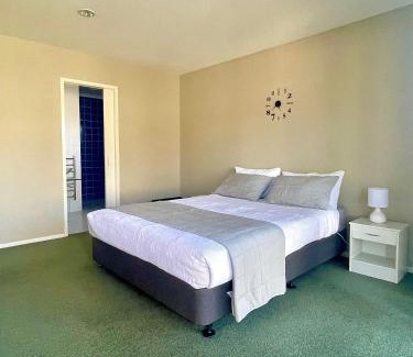 Rotorua House | Cozy Glenholme Ensuite