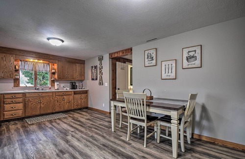 Goshen House | Cozy Goshen Farmhouse ~ 9 Mi to Amish Acres