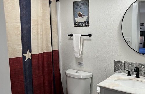 Wyldwood House | Cozy Guesthouse right outside Austin, TX Near COTA
