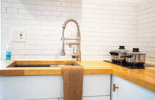 Little Haiti Cottage | Cozy Guesthouse w/Free Parking less than 15mins from the beach!