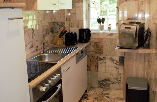 Stadum Apartment | Cozy Holiday Apartment Herzverloren in the Countryside of Stadum