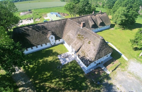 Stadum Apartment | Cozy Holiday Apartment Herzverloren in the Countryside of Stadum