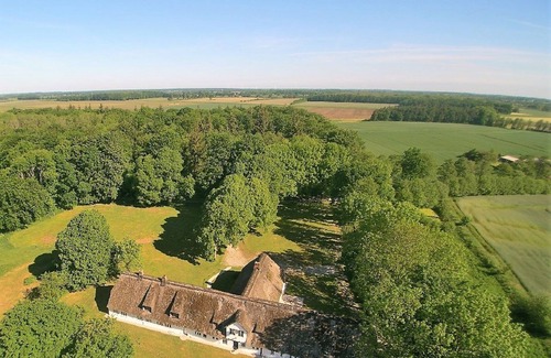 Stadum Apartment | Cozy Holiday Apartment Herzverloren in the Countryside of Stadum