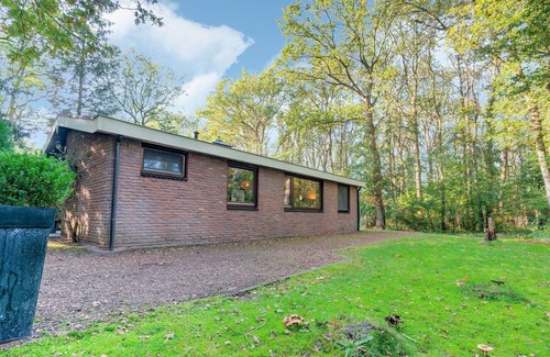 Zorgvlied House | Cozy Holiday Home in Zorgvlied with Private Garden