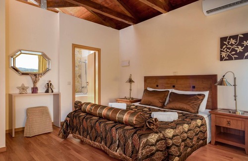 Maheri House | Cozy holiday home with pool and whirlpool in Maheri