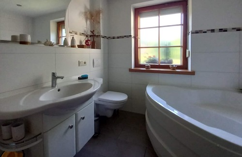 Pirna House | Cozy holiday home with terrace and garden near a natural lake