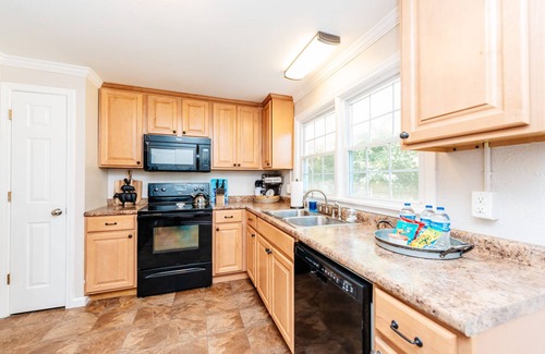 Perry House | Cozy home 2 min to Fairgrounds w/Trailer parking
