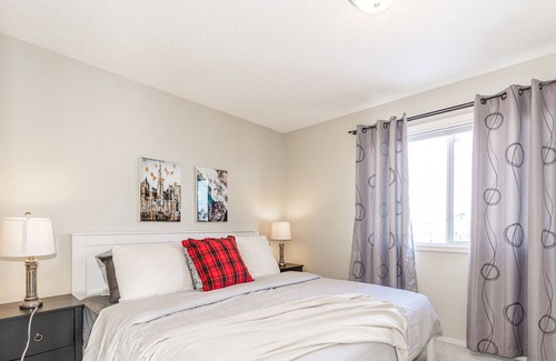 Southwest Edmonton Bed & Breakfast | Cozy Home
