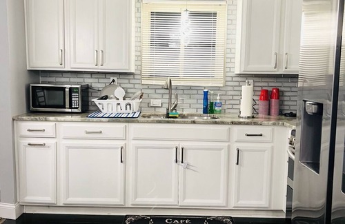 Pittsburgh House | Cozy home close to UPMC/CMU/UPITT/DUQSNE/CARLW Minutes from everything w/Parking