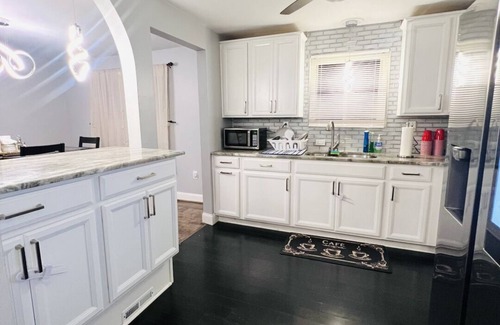 Pittsburgh House | Cozy home close to UPMC/CMU/UPITT/DUQSNE/CARLW Minutes from everything w/Parking