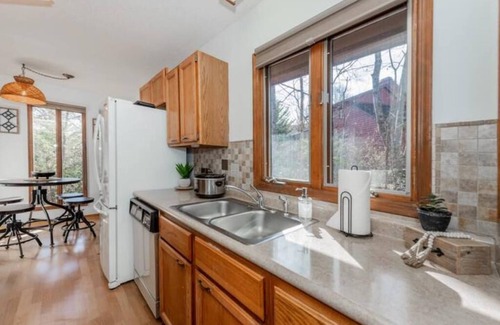 Knoxville House | Cozy Home: Close to UT, Smoky Mountains and outdoor fun