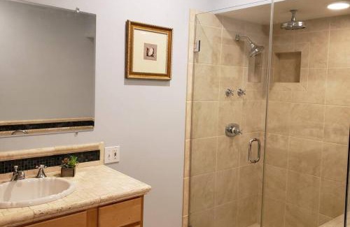 Beaverton House | Cozy Home for Family & Friends Gathering