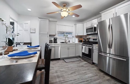 Dupont House | Cozy Home Games+BBQ|Min to Downtown Den & Boulder!