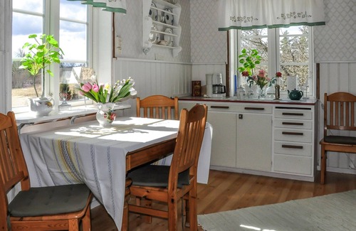 Arjang House | Cozy home in årjäng with kitchen