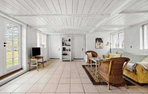 Pedersker House | Cozy Home In Aakirkeby With Wifi
