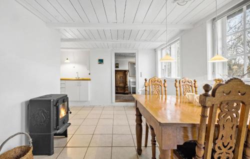 Pedersker House | Cozy Home In Aakirkeby With Wifi