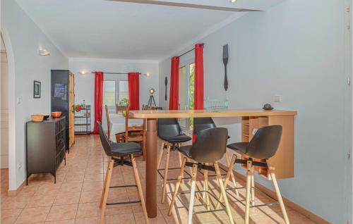 Algajola House | Cozy Home In Algajola With Kitchen
