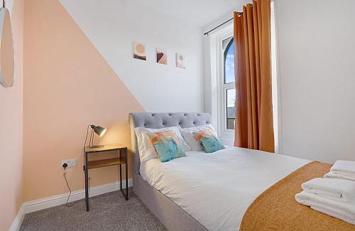 Sunderland Apartment | Cozy Home in Avenue Terrace, Sleeps 8