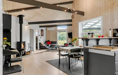 Bog By House | Cozy Home In Bogø By With Wifi