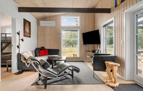 Bog By House | Cozy Home In Bogø By With Wifi