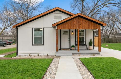 McKinney House | Cozy Home in Downtown McKinney with Backyard