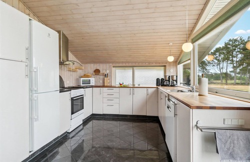 Elsegarde Strand House | Cozy home in Ebeltoft with kitchen