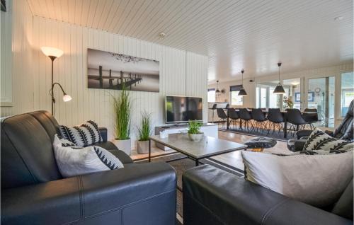 Bønnerup Strand House | Cozy Home In Glesborg With Sauna