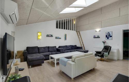 Øster Melholt House | Cozy Home In Hals With Sauna