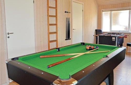 Vrist Strand House | Cozy Home In Harboøre With Kitchen