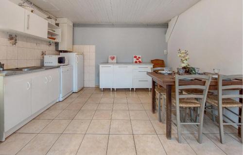 Montmorillon House | Cozy Home In Montmorillon With Wi-Fi