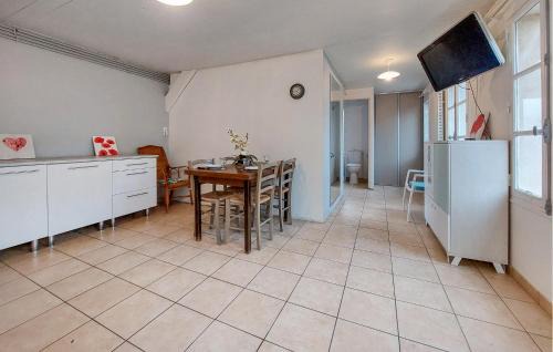 Montmorillon House | Cozy Home In Montmorillon With Wi-Fi