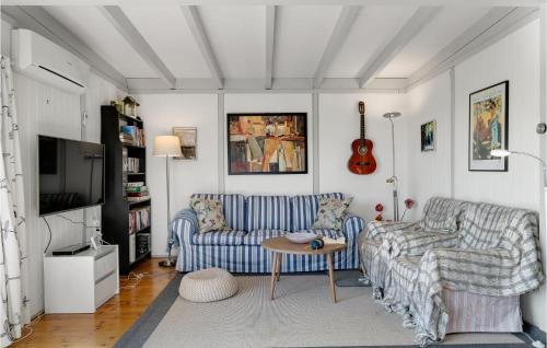 Olsted House | Cozy Home In Ølsted With Kitchen