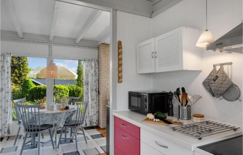 Olsted House | Cozy Home In Ølsted With Kitchen