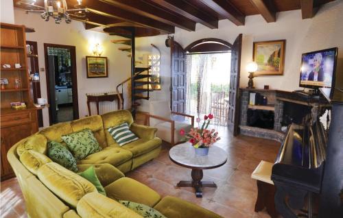 Mas Carbo House | Cozy Home In Palafolls