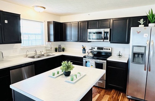 Plainfield House | Cozy home in Plainfield Indiana