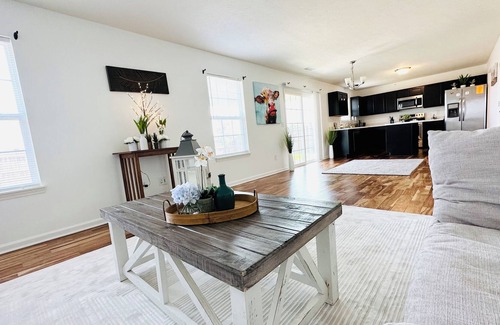 Plainfield House | Cozy home in Plainfield Indiana