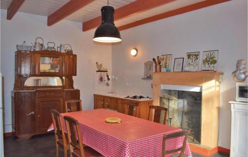 Plourivo House | Cozy Home In Plourivo With Kitchen